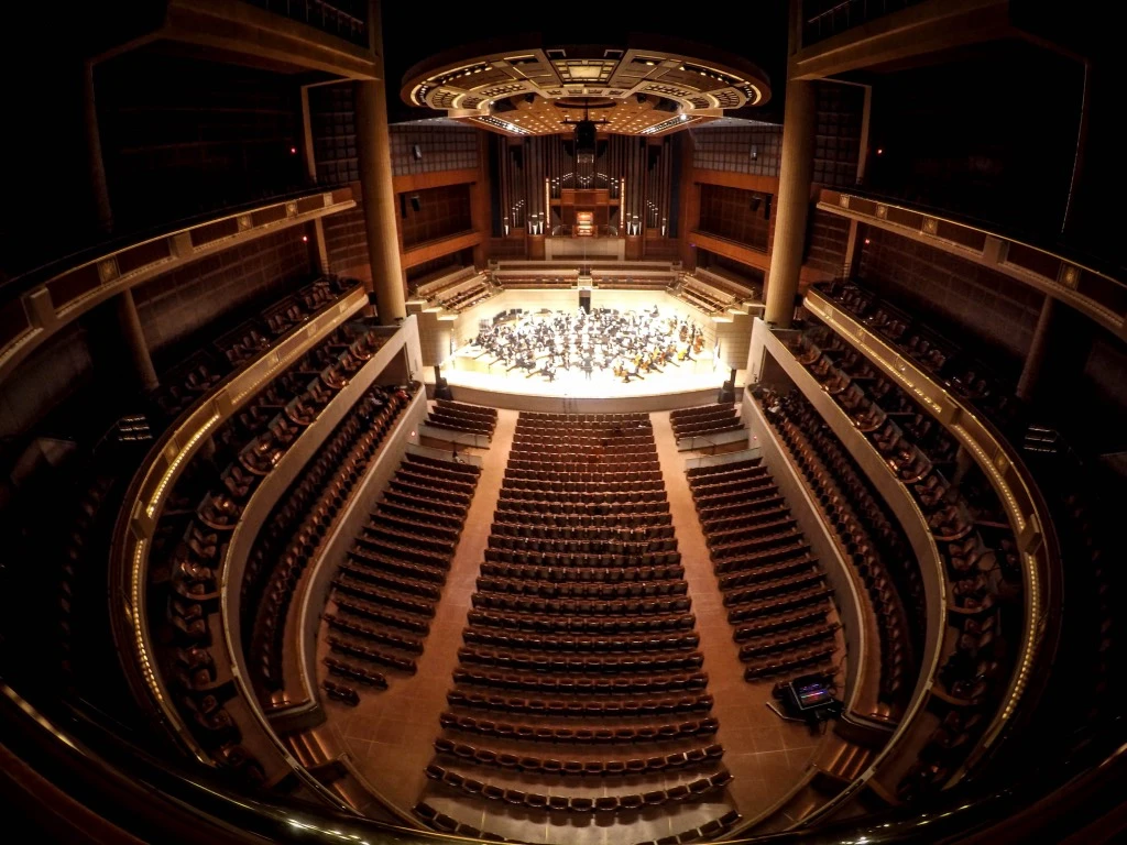 A birdeye view of the Meyersons, which has a large seating area that is shaped in a semi-circle in different heights to be able to view the stage and rather large organ.